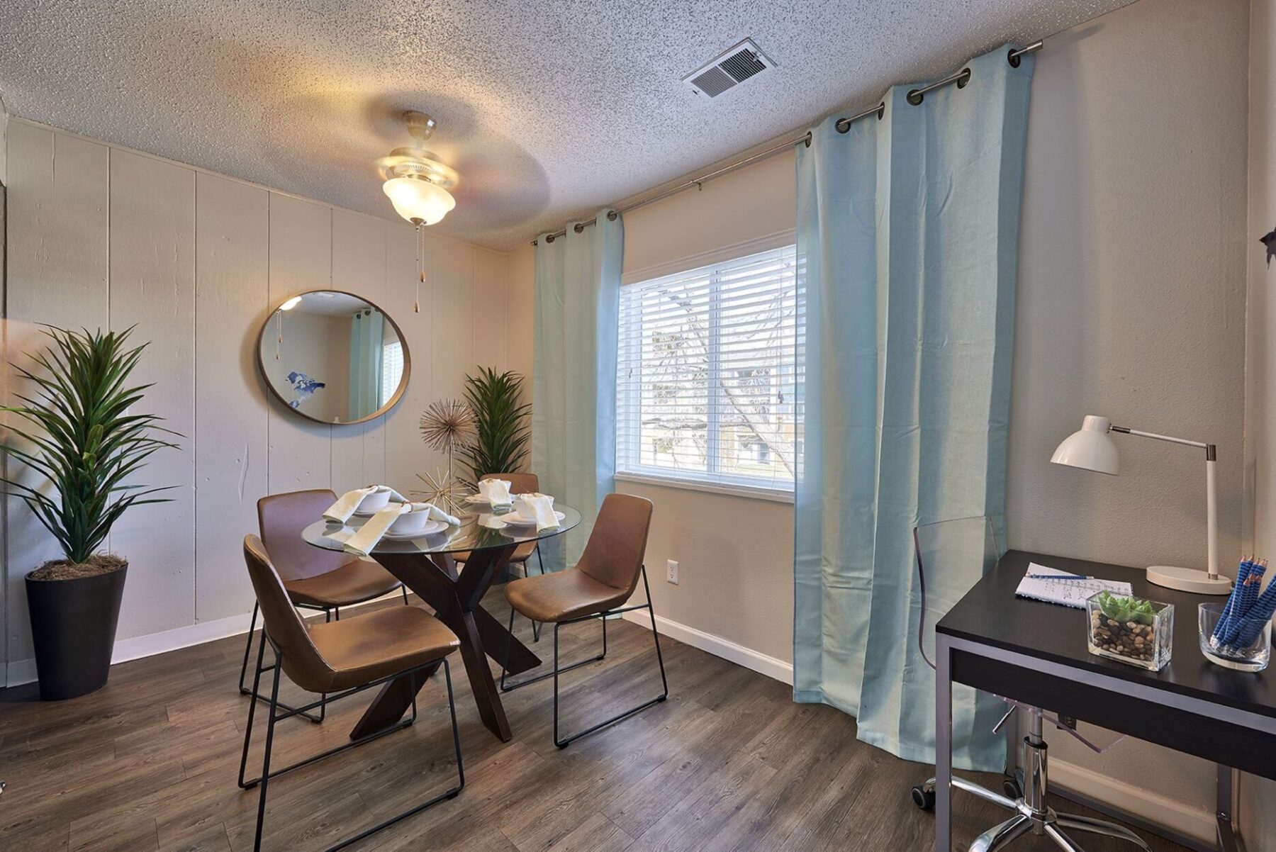 dining area with ceiling fan